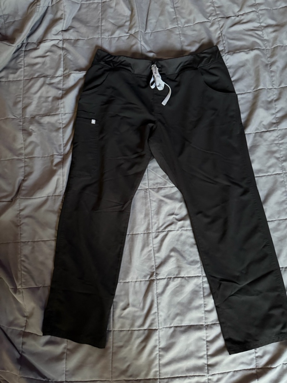 Figs Women's Black Straight-Leg Scrub Pants with White Drawstring